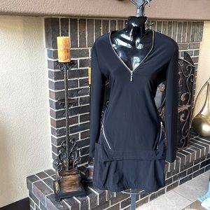 Tunic top Black, spandex top. Bottom panel is polyester. Zippers on both…